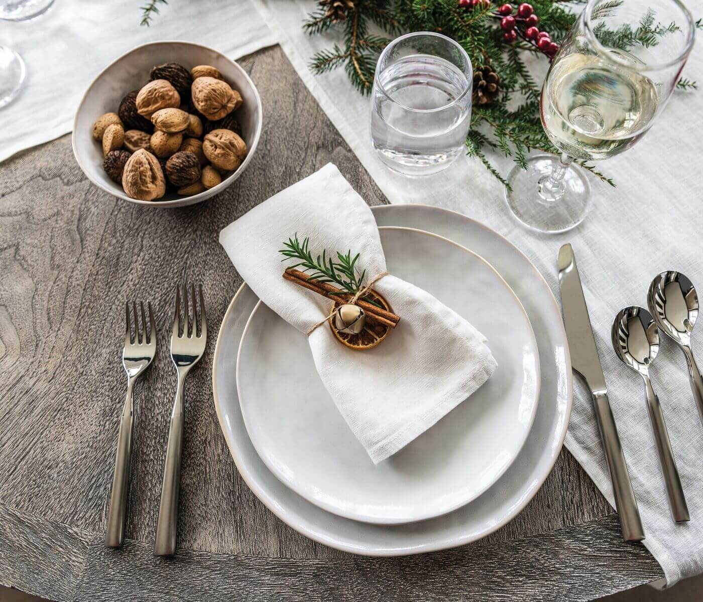 White Hemmed Linen Napkins - Set of 4